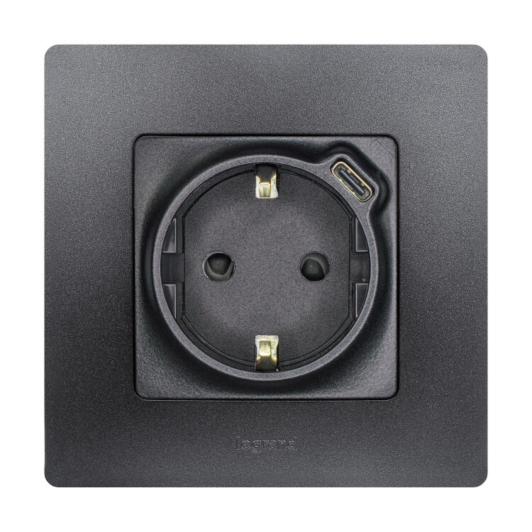 Фотография Legrand Etika Антрацит Розетка с/з со шт. 16А 250В с USB тип C 1500мА 7,5Вт безвинтовые зажимы (672688) в интернет-магазине Форум Электро в Москве Картинка Legrand Etika Антрацит Розетка с/з со шт. 16А 250В с USB тип C 1500мА 7,5Вт безвинтовые зажимы (672688) в интернет-магазине Форум Электро в Москве