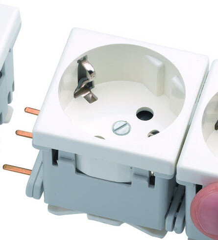 Картинка Simon Connect Белая Розетка 2к+з Schuko 45х45мм, быстрое соединение (K11-9) в интернет-магазине Форум Электро в Москве
