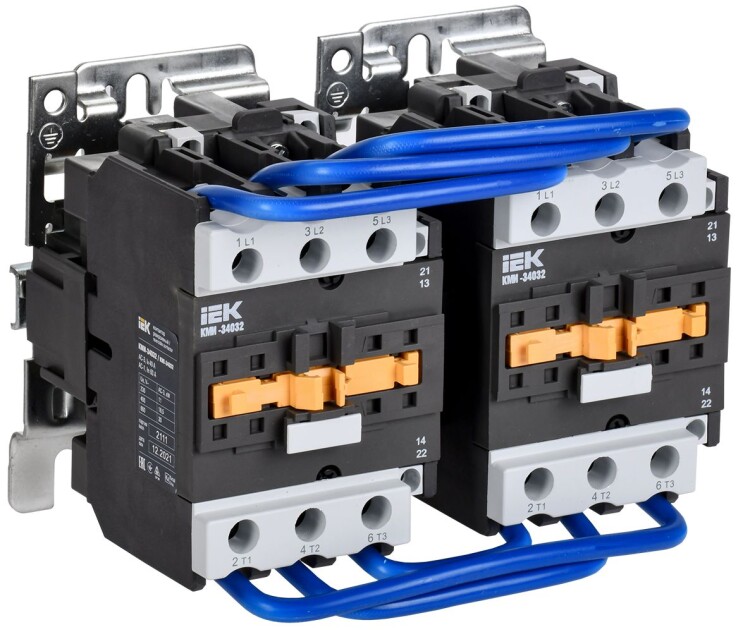 Контактор КМИ-34032 реверс 40А 230В/АС3 2НО;2НЗ IEK (KKM33-040-230-22-1) превью в интернет-магазине электрики Форум Электро в Москве