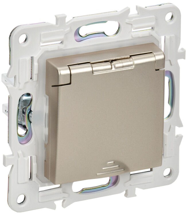 Картинка IEK SKANDY Шампань Розетка с/з с защитными шторками и крышкой 16А IP44 SK-R11Sh (SK-R16-16-44-K37) в интернет-магазине Форум Электро в Москве