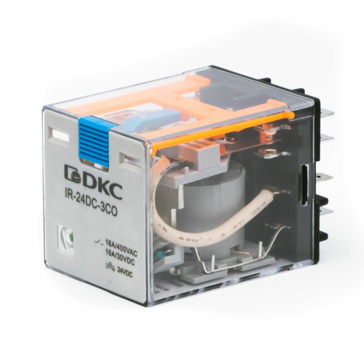 DKC Реле миниатюрное силовое, 3CO, ком. ток 16А, AgSnO2, напряжение 220V DC, опция: тест-кнопка+светодиод+защитный диод (IR-220DC-3CO-D) превью в интернет-магазине электрики Форум Электро в Москве